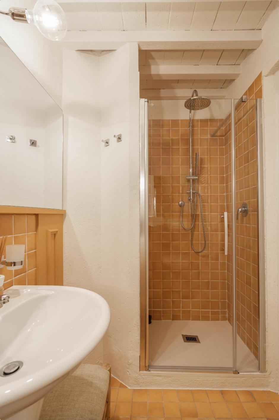 Scarlea Rooms Cecina  Bagian luar foto