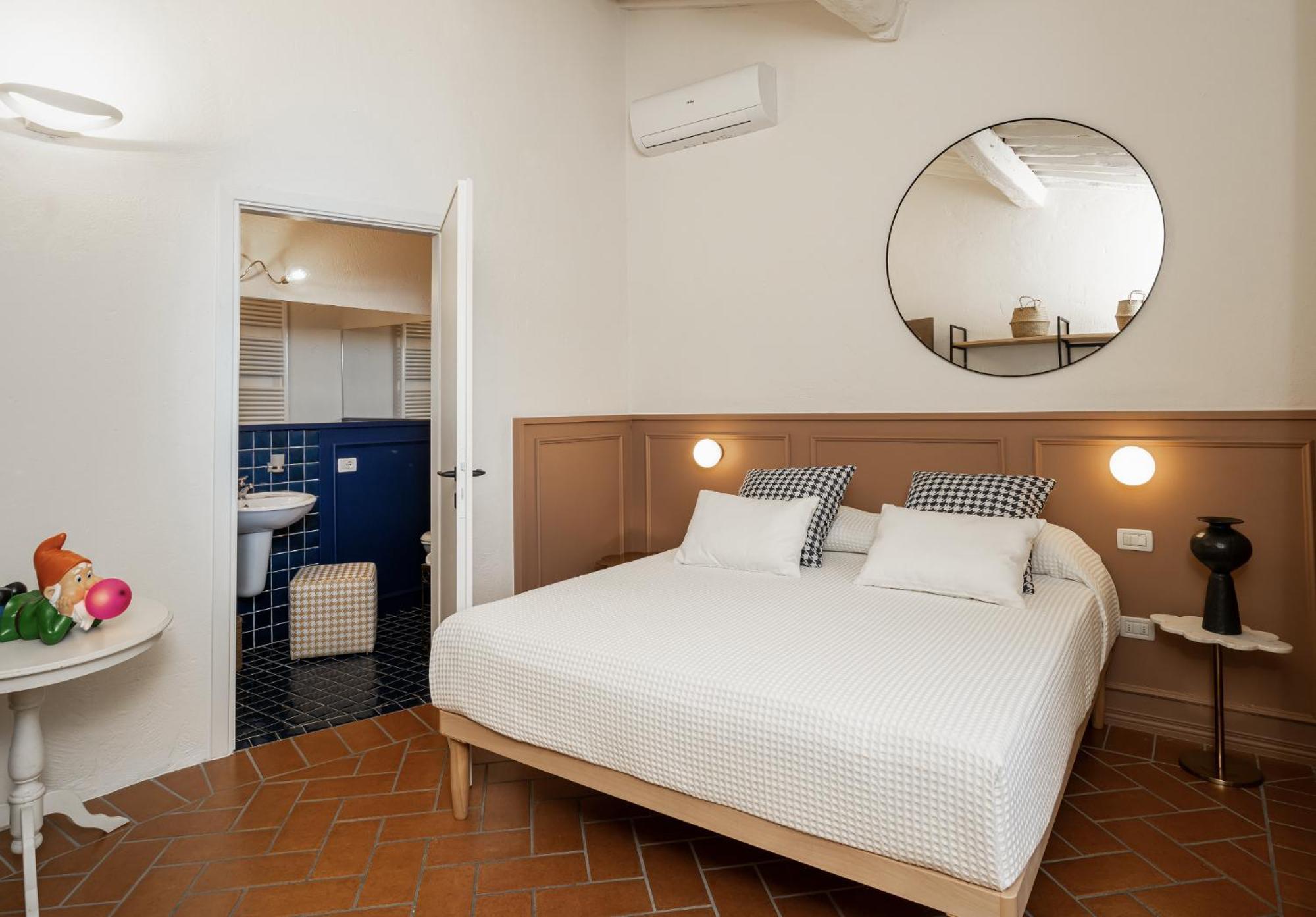 Scarlea Rooms Cecina  Bagian luar foto